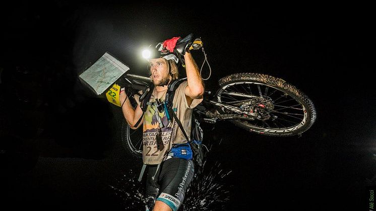 Klätterteknik säkrar den spektakulära starten av Nordic Island Adventure Race 2018