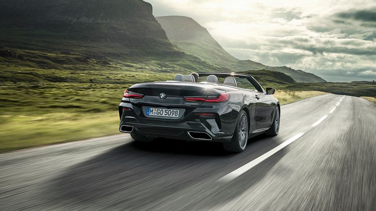 Ensimmäinen BMW 8-sarjan Cabrio: ylellistä avoautoilua urheilullisesti mutta elegantisti 