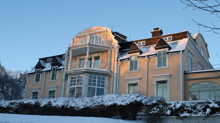 Villa Svalnäs i snötäcke