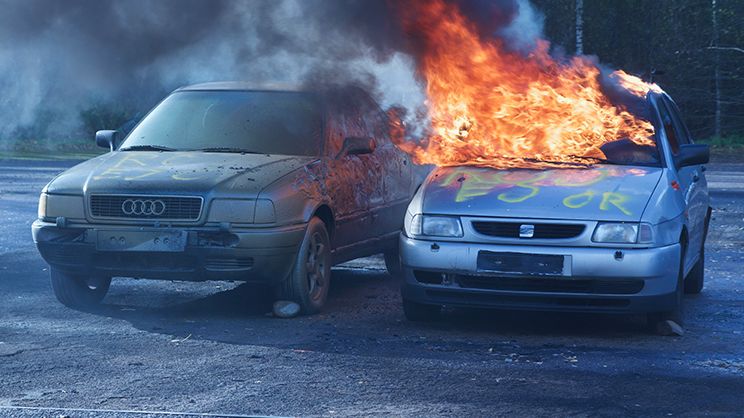 I över sex minuter lyckades bilen som besprutats med AVD stå emot branden och förhindra att den spreds. Foto: Håkan Linger