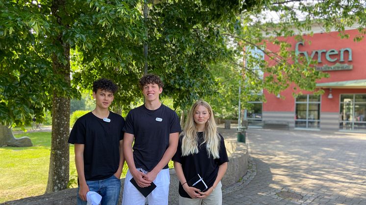 Kevin Hesselgren, Hjalmar Ljuca Forsman och Emmy Ahokas jobbar som unga kommunutvecklare i sommar.