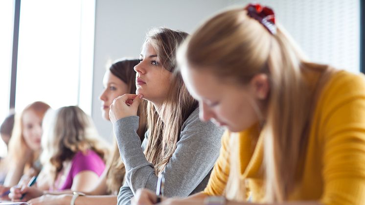 ​Skolor lockar elever med resor och pengar