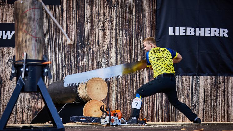 Den svenske atlet Emil Hansson, 20, fik tildelt et wildcard og deltager dermed i den internationale konkurrence World Trophy. Sammen med Ferry Svan repræsenterer han Sverige. 