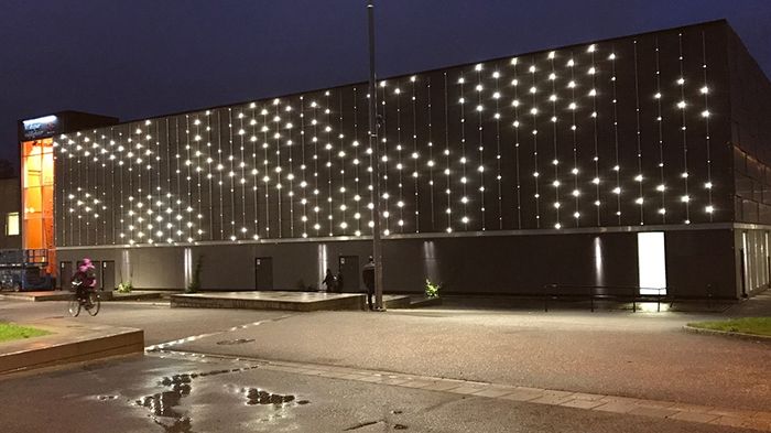 Invigning 25 oktober av konstverket "Huset Drömmer” – ljusanimation på Tegelbrukets fasad