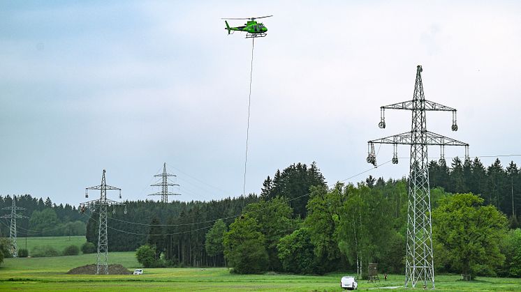 20230519_Helikoptereinsatz Leitungserneuerung_quer