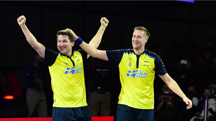 Kristian Karlsson och Mattias Falck säkrar titeln i Doha. Foto: Manfred Schillings