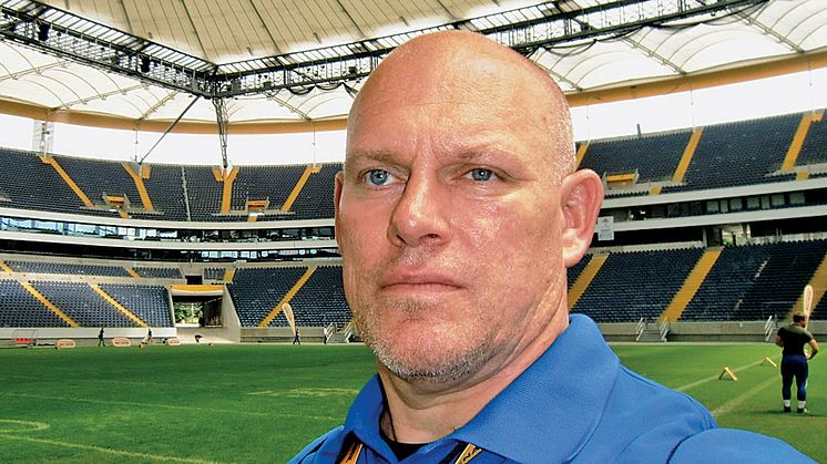 Svensk tränar världslaget i amerikansk fotboll 