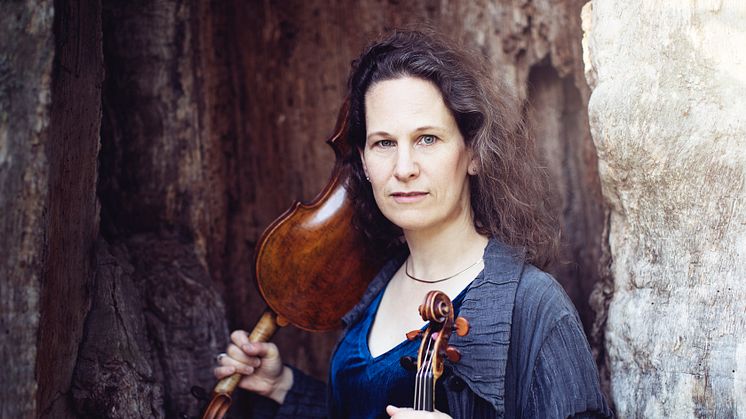 Malin Broman spelar både violin och viola i Börtz dubbelkonsert för en.