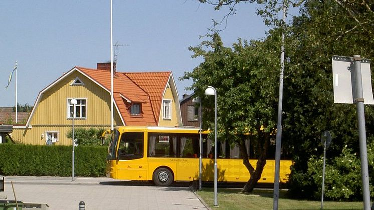 Från 1 september 2020 kan alla i Eslövs kommun som fyllt 70 år få åka gratis med med tåg, regionbussar och stadsbussar inom kommunen.