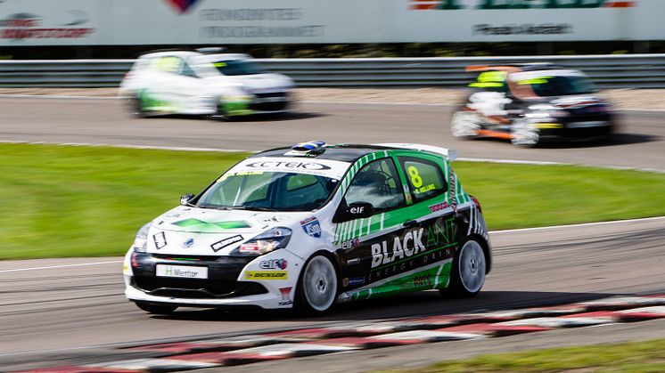 Regerande mästaren vill stoppa Hellings segersvit i Clio Cup