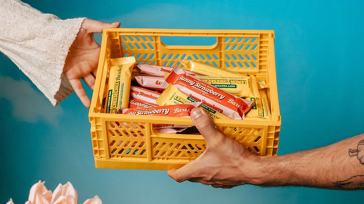 We all love summer living – and now it will be both tastier and easier with Barebells’ new, summery, flavors: Original Bar Sunny Strawberry and Soft Bar Lemon Cheesecake.