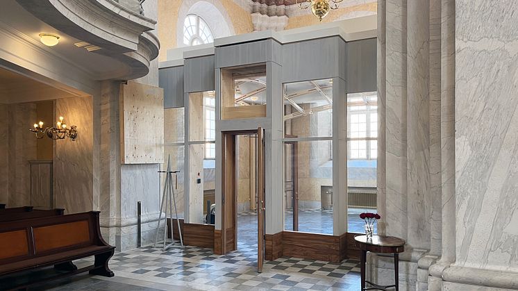 Två nya rum av trä och glas har skapats i Gustaf Vasa kyrkas sidokapell. Foto: AIX Arkitekter.