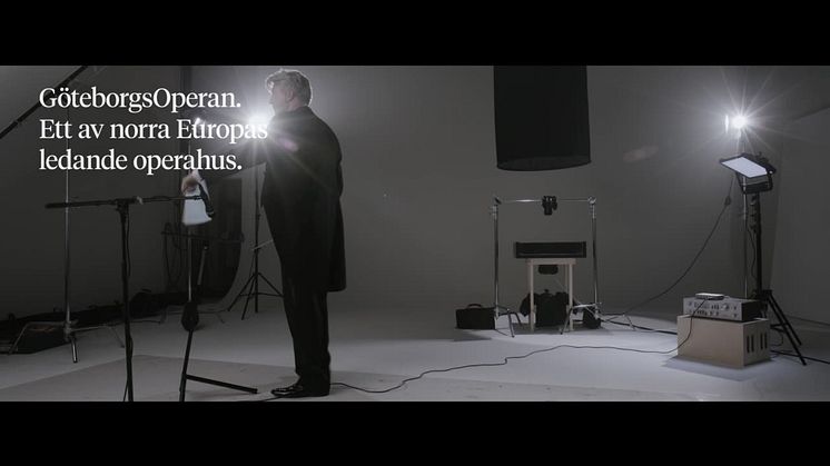Film: Operans artister i ett experiment med ljudvågor och vatten