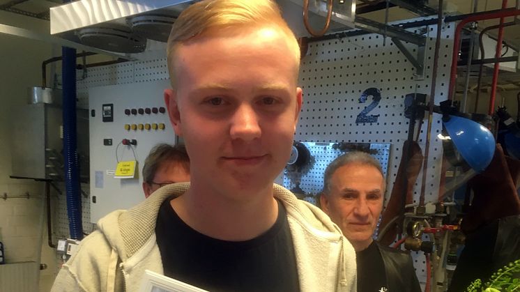 Emil Larsson, glad vinnare av Skol-SM i kyl- och värmepumpteknik 2018