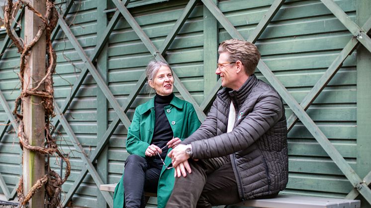 Konstnären Teresa Rooth och Carl Levinsson, femte generationen på Kiviks Musteri