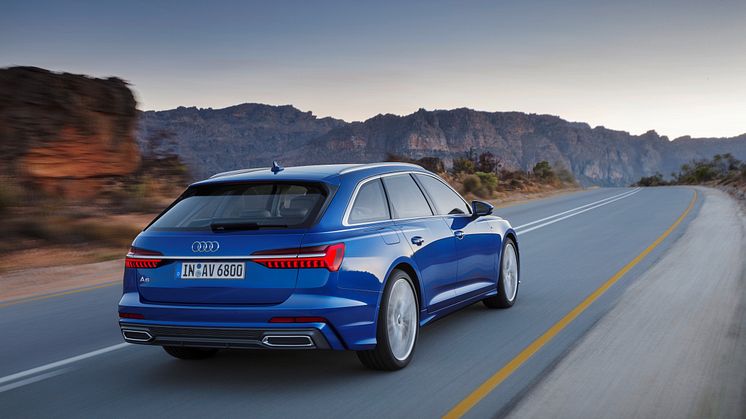 Audi A6 Avant (sepang blue) bagfra dynamisk