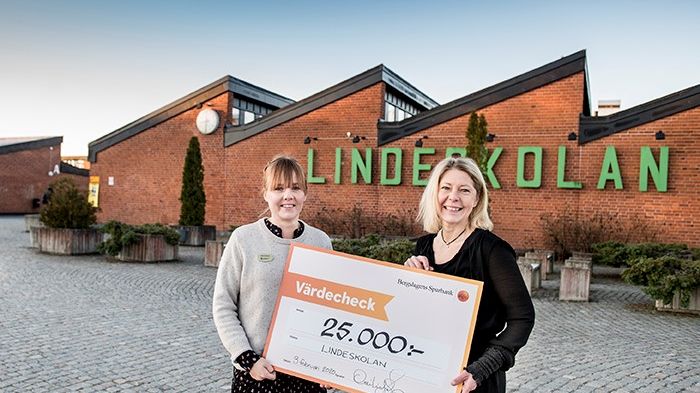 Tjugofem tusen kronor förvandlades till tjugofem examina på Lindeskolan