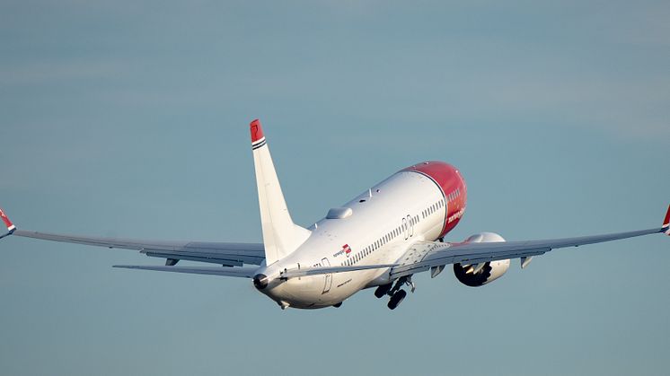 Norwegians första svenskregistrerade flygplan på väg från Boeingfabriken i Seattle (Boeing 737 MAX 8)