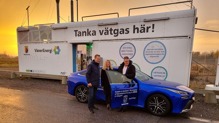 Jonas Johansson, Susanné Wallner och Johan Abrahamsson tar bilen till Glasgow.