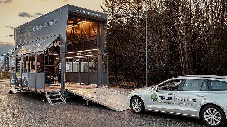 Opus Bilprovnings nya mobila besiktningsstation, som kommer att erbjuda besiktning i norra Sveriges inland och glesbygd. (Foto: Opus Bilprovning)