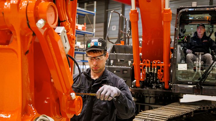 Hitachi utvider maskinsortimentet og tilbyr nå gravemaskiner med fabrikkmonterte 2D- og 3D-løsninger fra Leica Geosystems.