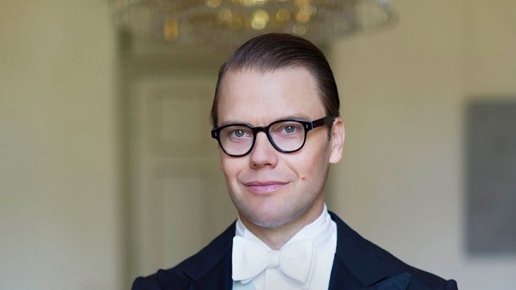 Prins Daniel delar ut 6 miljoner till ung forskartalang