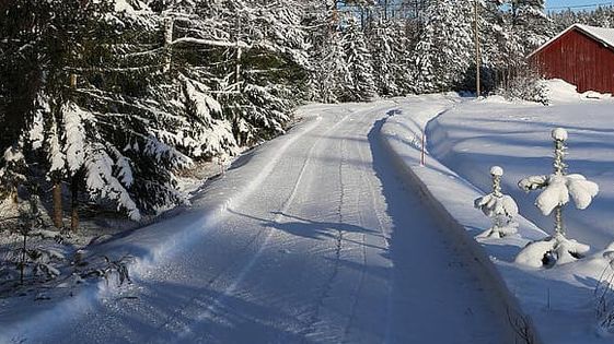 Snö och halt väglag gör det svårt att tömma dina sopkärl