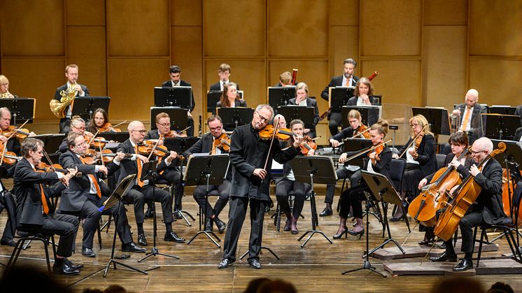 Lyrisk romantik när Kolja Blacher gästar Nordiska Kammarorkestern