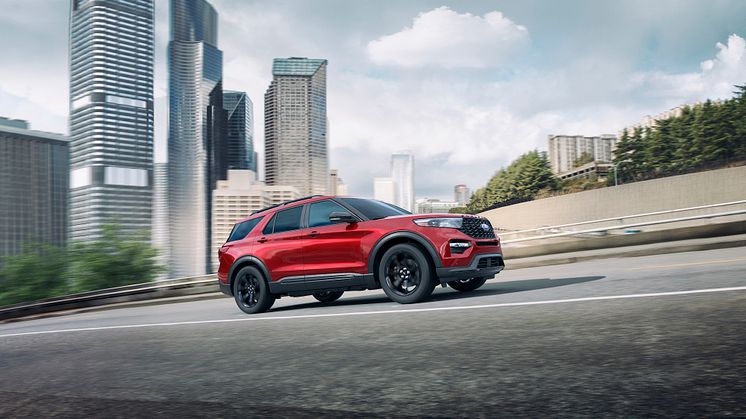 Ford dezvăluie noul SUV Explorer Plug-In Hybrid, care oferă 40 de kilometri de autonomie urbană cu emisii zero 