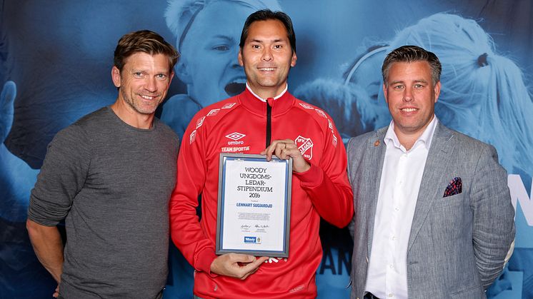  Lennart Sugiardjo, IFK Fjärås, tillsammans med Jesper Blomqvist och Mikael Tykesson.