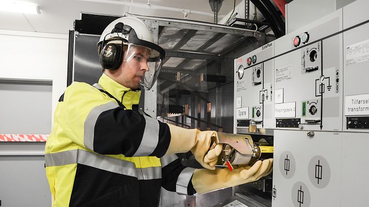 Instruktør Bjørn André kurser sjøfolk i høyspenningslab i Tønsberg og Trondheim. Foto: Trainor AS