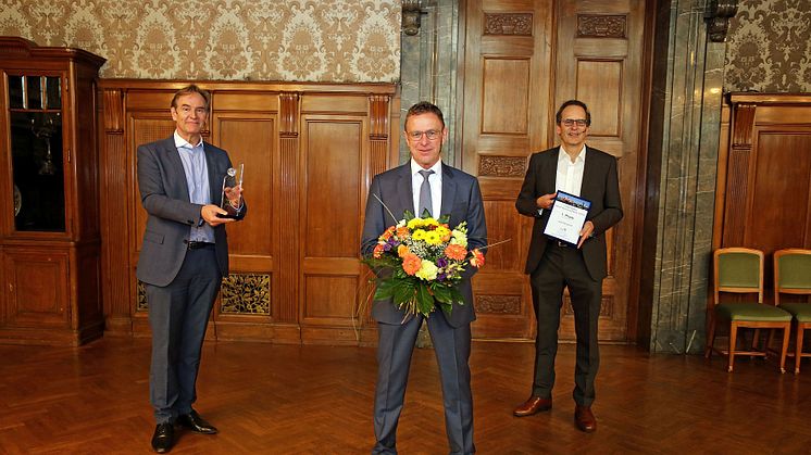 Ralf Rangnick bei der Auszeichnung mit dem „Leipziger Tourismuspreis 2020“ im Neuen Rathaus gemeinsam mit Burkhard Jung und Volker Bremer - Foto Andreas Schmidt
