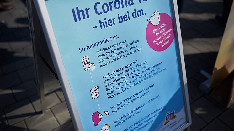 dm startet winterfeste Corona-Schnelltest-Zentren und Pilotprojekt für Impfangebot. Terminbuchungen ab heute möglich.