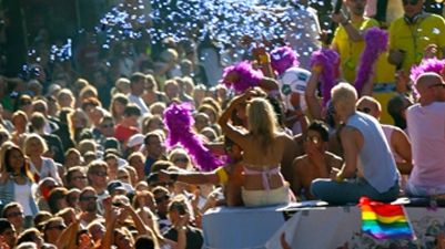 Stockholm Pride bjuder Sverige på en julklapp