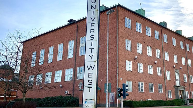 Efter att Barn- och Ungdomspsykiatrin och Mödravårdscentralen flyttat ut blir det nu studentlägenheter i A-huset vid torget. Om allt går enligt plan ska de vara färdiga för inflytt till vårterminen 2024.