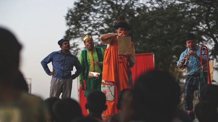 Foto från turné i Indien där Suzanne Reuter och Björn Dahlman var två av artisterna. Fotograf Henrik Kindgren