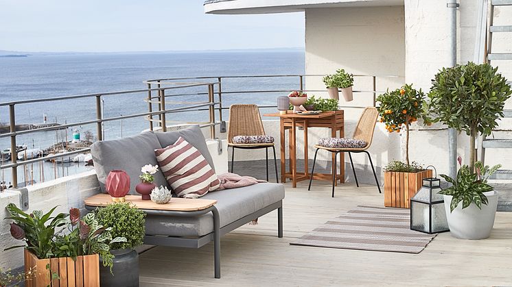 "Hjemmeferie": Mit den neuen Outdoor-Accessoires von JYSK machst du deinen Balkon startklar für die Urlaubssaison