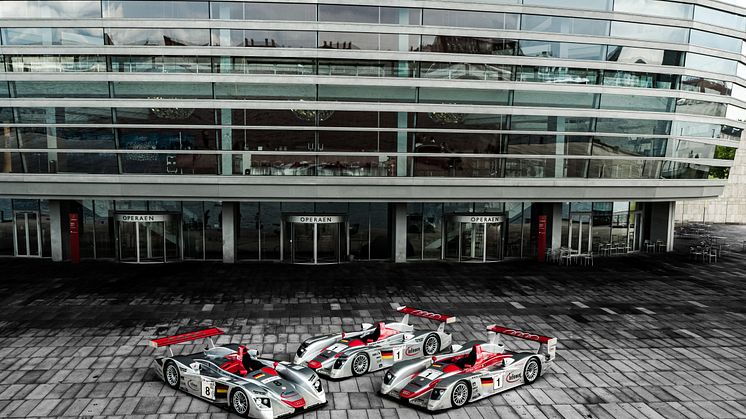 Audi Le Mans vinderbiler fra 2000, 2001 og 2002 foran Operaen i København (foto Mads Dreier)