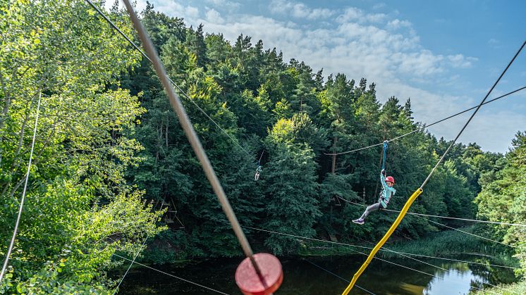 Svævebane i Kletter- & Erlebniswald Schwaan Kletterpark © Tom Haagen