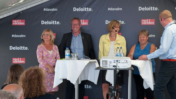 I panelen deltog Lena Wetterskog Sjöstedt, chef Kansliet för hållbar utveckling, Malmö stad, Peter Kärnström, kommunstyrelsens ordförande i Sandviken, samt Kerstin Blom Bokliden och Ingrid Petersson, samordnare resp ordförande Agenda 2030-delegati