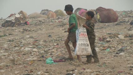 Nystartat arbete för barn på soptipp i Indien