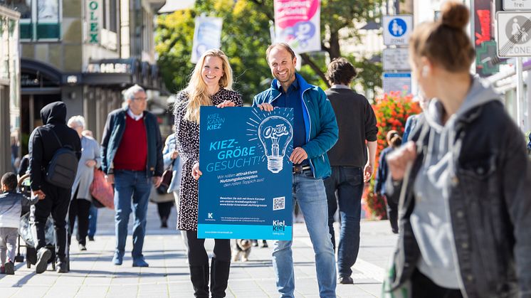 Janine Streu (Kiel-Marketing) & Einar Rubin (Kieler Wirtschaftsförderung) rollen attraktiven Nutzungskonzepten den roten Teppich aus.