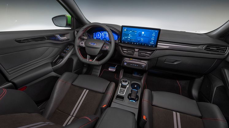 2021_FORD_FOCUS_ST_INTERIOR_04