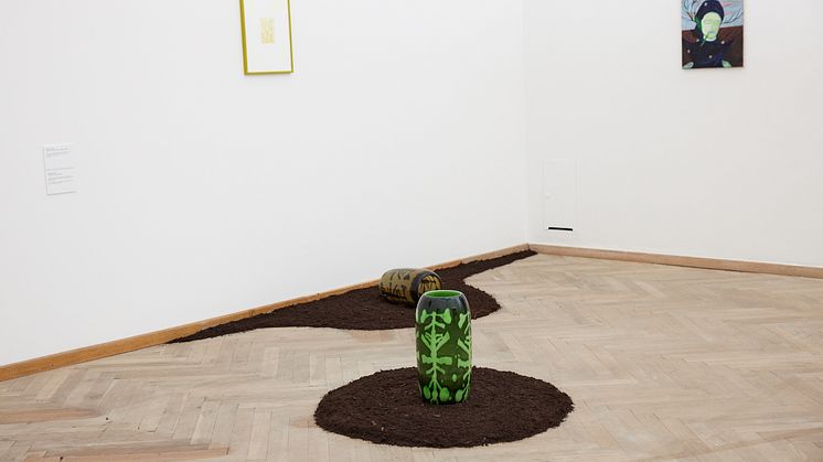 Anders Aarvik, Untitled (mennesket, amfibiet), 2022.Untitled (capsule), 2022. Kristoffer Bech, ext: parque, 2022