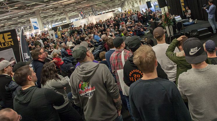 Trångt och härligt på Sportfiskemässan. Foto: Philip Troung