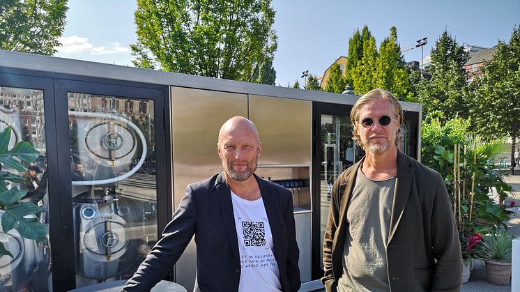 Ulf Stenerhag, vd och medgrundare och Martin Renck, kreativ chef och medgrundare vid Wayouts demo i Kungsträdgården.