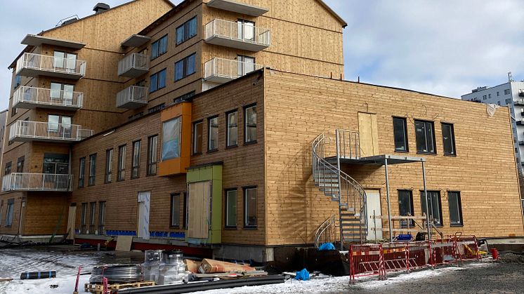 Valfisken 1 i Västerås består av 3 bostadshus med 82 lägenheter, integrerad förskola samt underliggande garage.