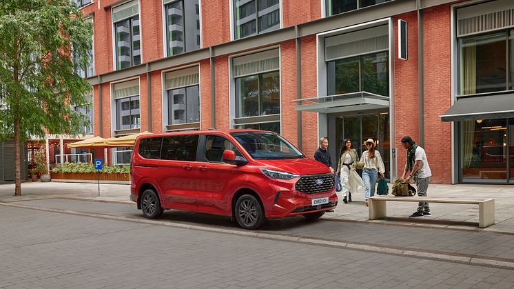 Täysin uusi Ford Tourneo Custom; entistä monikäyttöisempi, innovatiivisempi ja mukavampi      