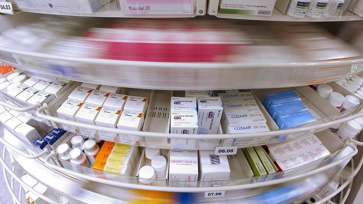 Ved legemiddelmangel er det ofte apotekansatte som først informerer pasienten om en mangelsituasjon, sier Oddbjørn Tysnes, direktør for næringspolitikk i Apotekforeningen. 