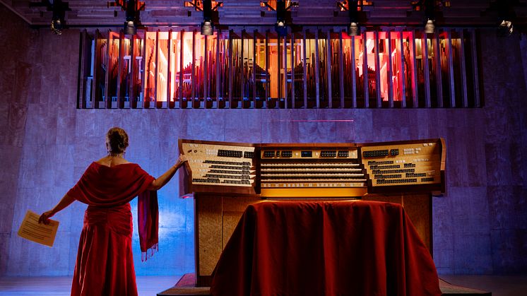 Den nya orgeln i Göteborgs Konserthus, spelbord och pipor. Foto: Ola Kjelbye.